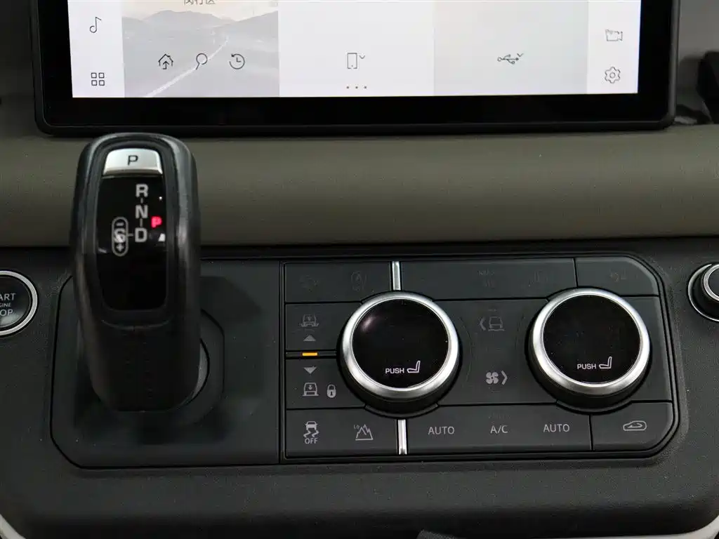 Land Rover Defender 2021 110 P400 SE фото 19