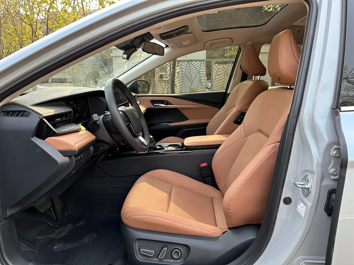 Toyota Camry 2024 Hybrid 2.0HGVP Luxury Edition фото 7