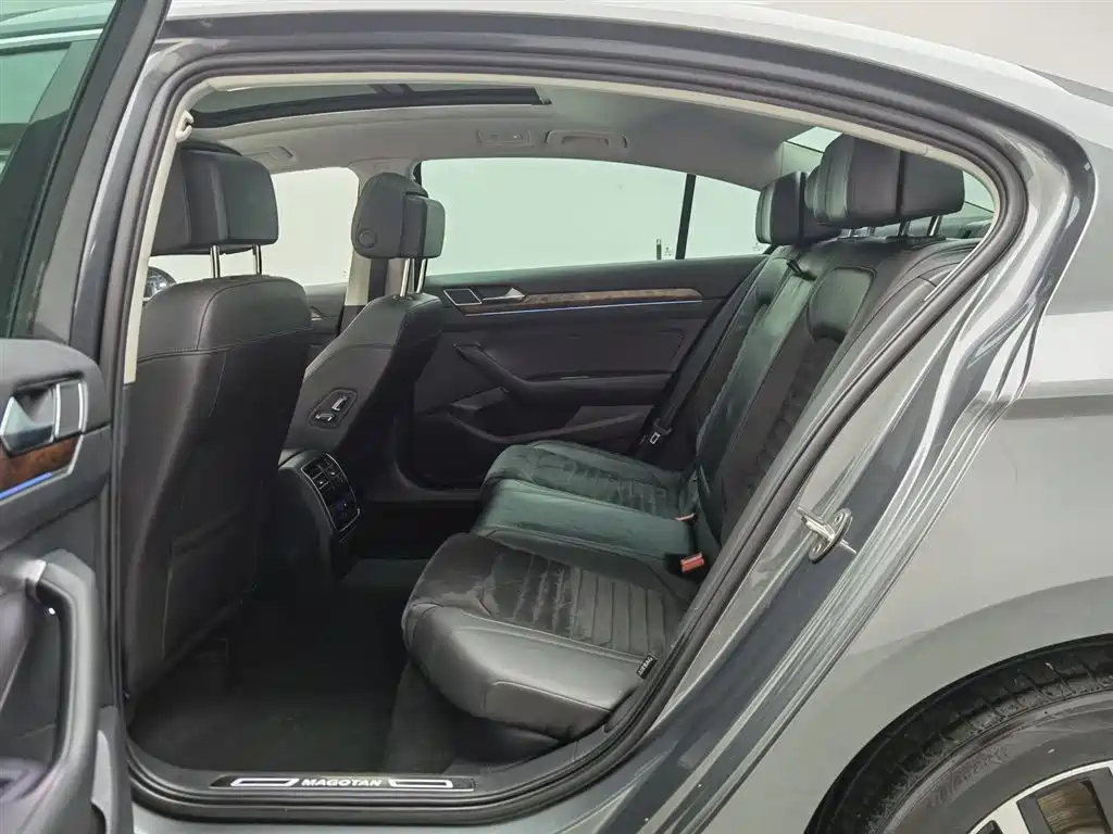 Volkswagen Magotan 2017 330TSI DSG Premium фото 15