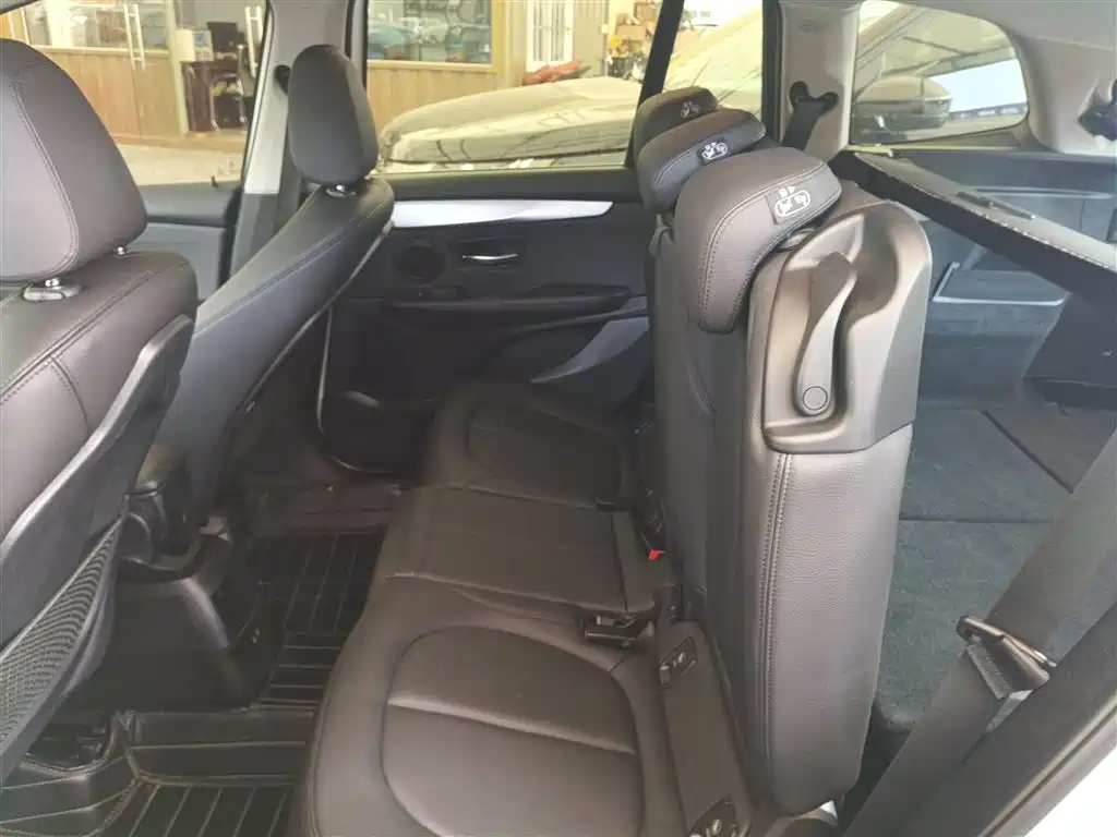 BMW 2 Series Gran Tourer 2019 220i Leading фото 13