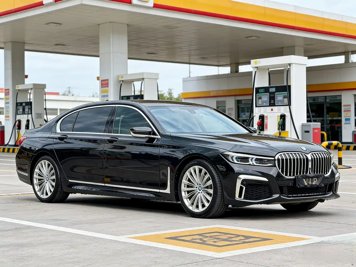 BMW 7 Series 2016 740Li Leading Edition фото 3