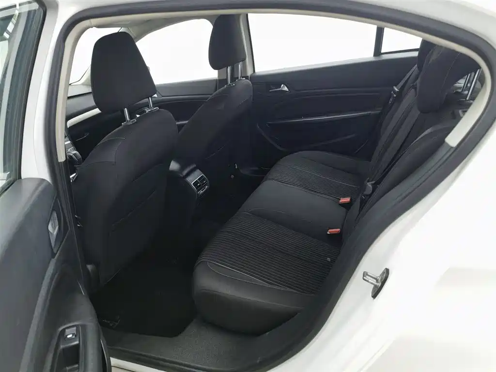 Peugeot 408 2015 Model 1.2T Automatic Luxury Edition фото 15