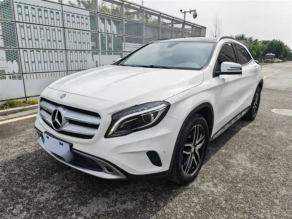Mercedes-Benz GLA 2016 GLA 200 Fashion фото 2