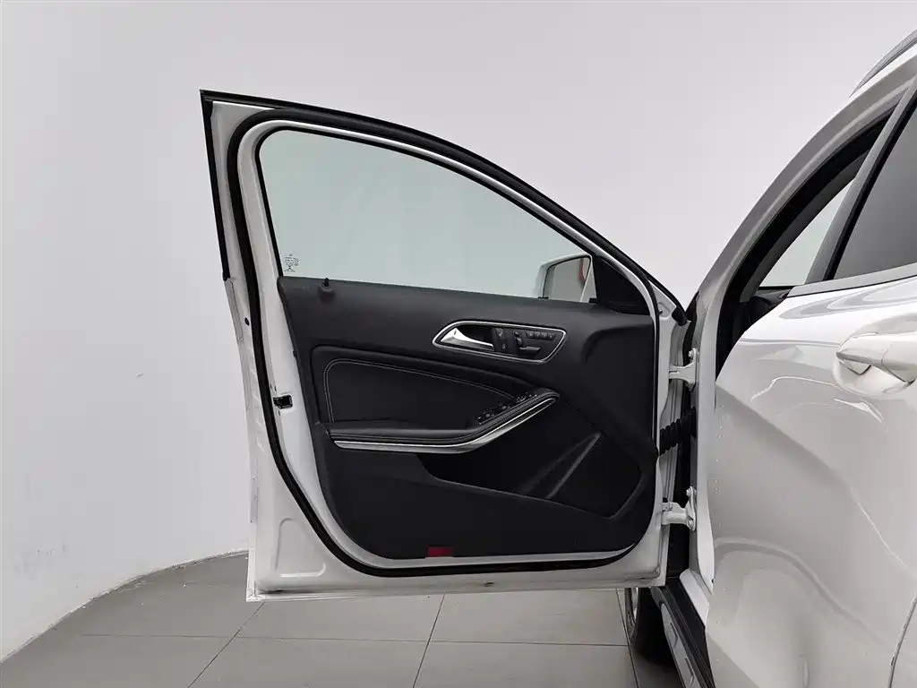 Mercedes-Benz GLA 2016 GLA 200 Dynamic фото 8