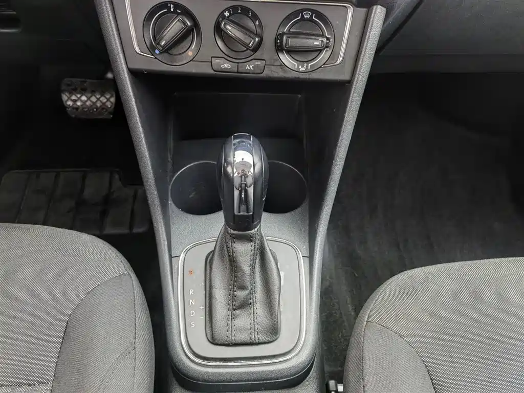 Volkswagen Polo 2014 1.6L Automatic Comfort Edition фото 13