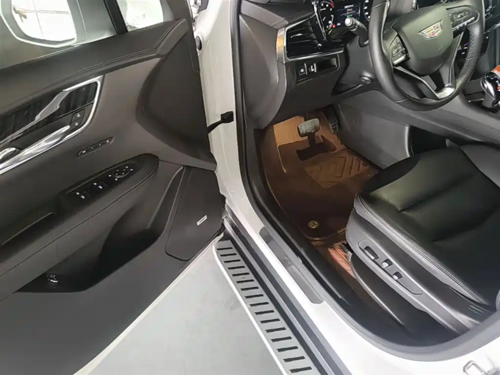 Cadillac XT6 2022 2.0T 7-Seater 2WD Luxury Edition фото 16