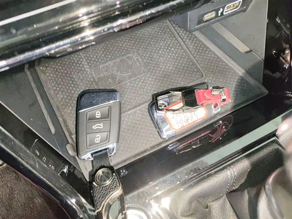 Volkswagen Passat 2022 330TSI Luxury Edition фото 9