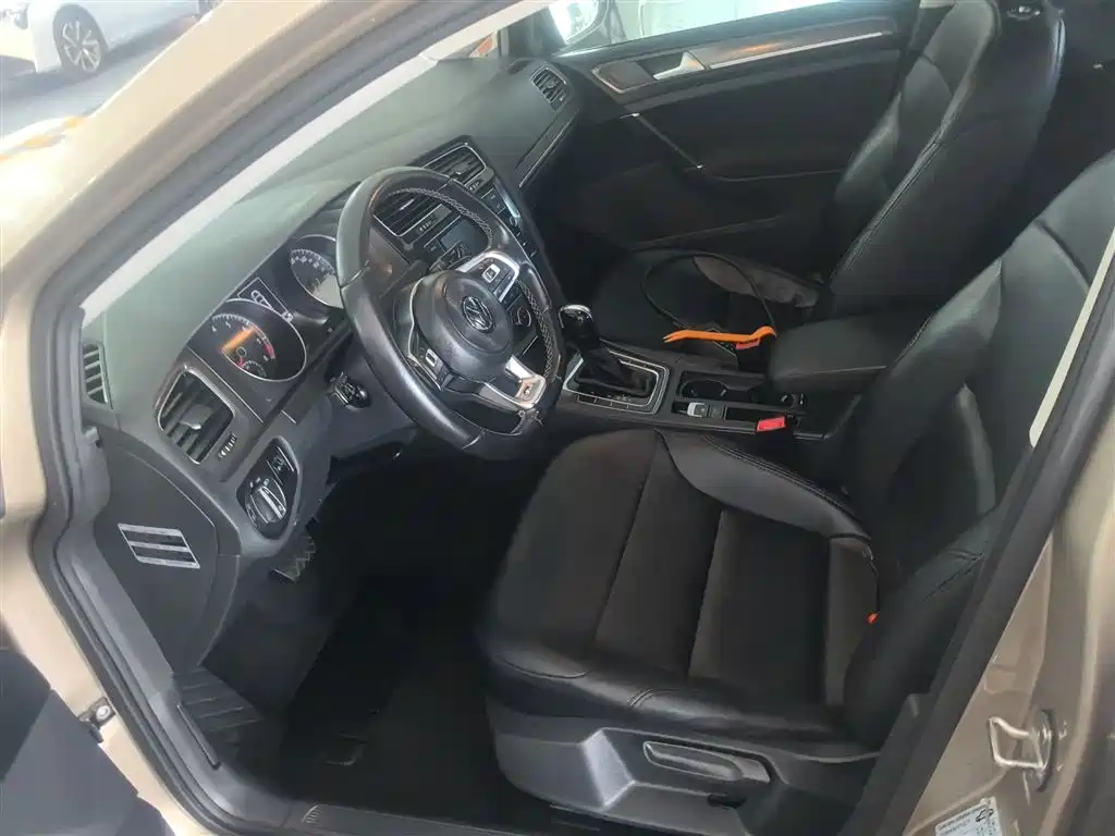 Volkswagen Golf 2016 230TSI Automatic Comfort фото 15