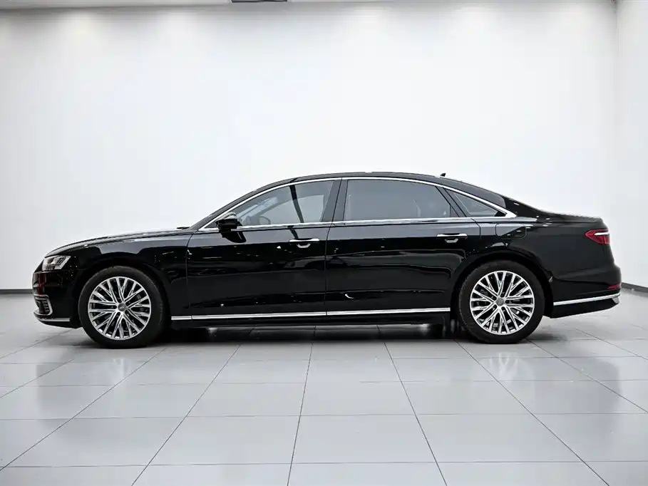 Audi A8 New Energy 2022 A8L 60 TFSIe quattro Collector's Edition фото 5