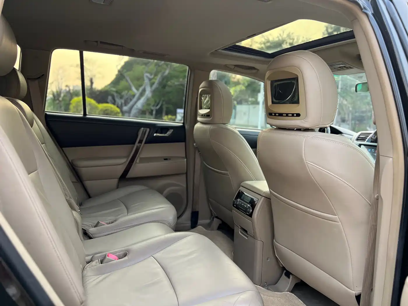 Toyota Highlander 2011 2.7L 2WD 7-seat Luxury Navigation фото 14