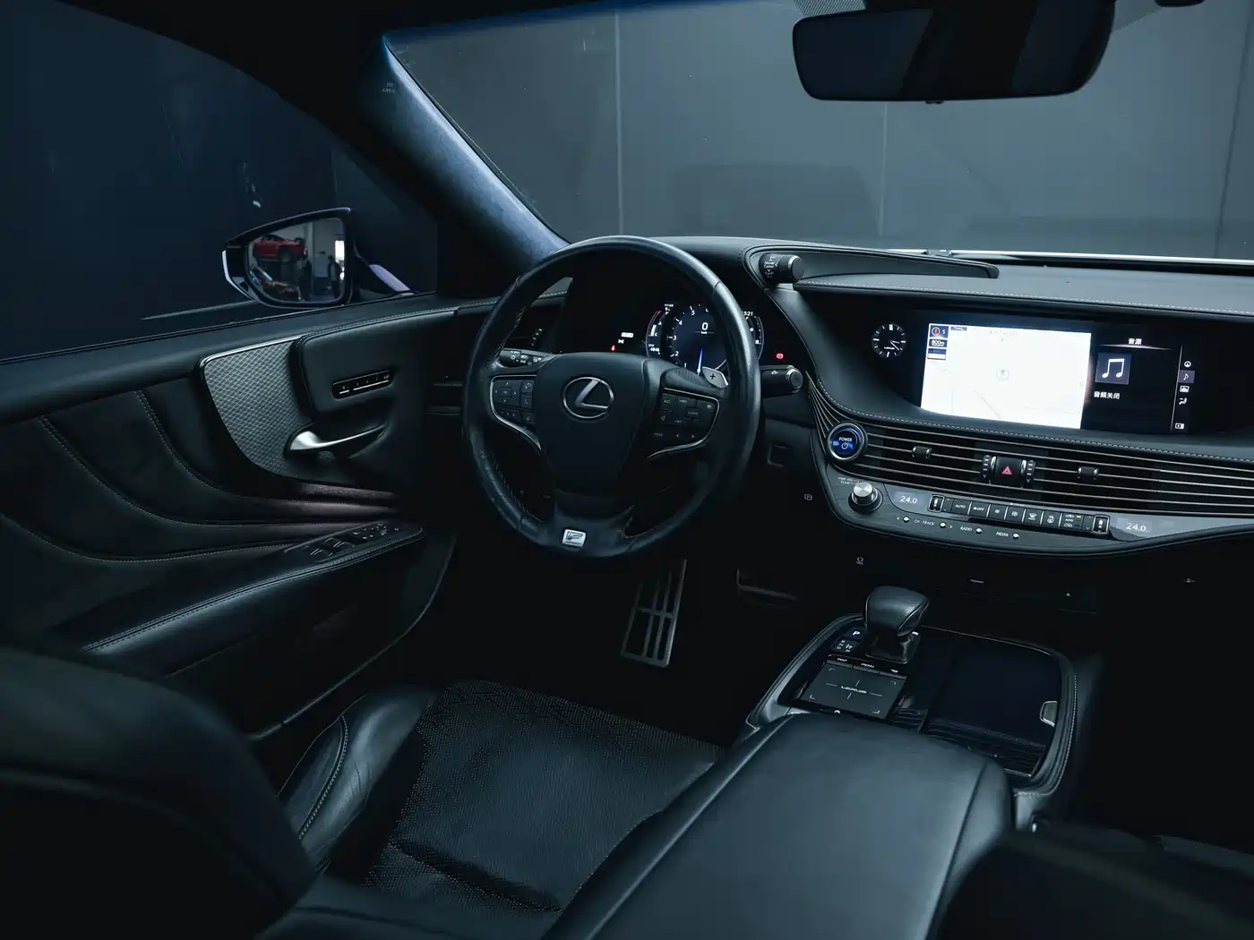 Lexus LS 2018 500h F SPORT China V фото 10