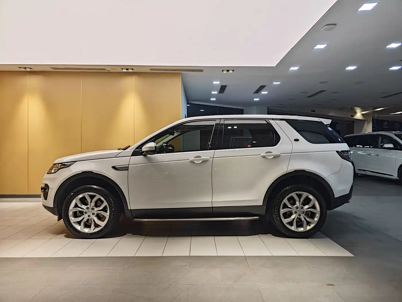Land Rover Discovery Sport 2017 2.0T HSE фото 6