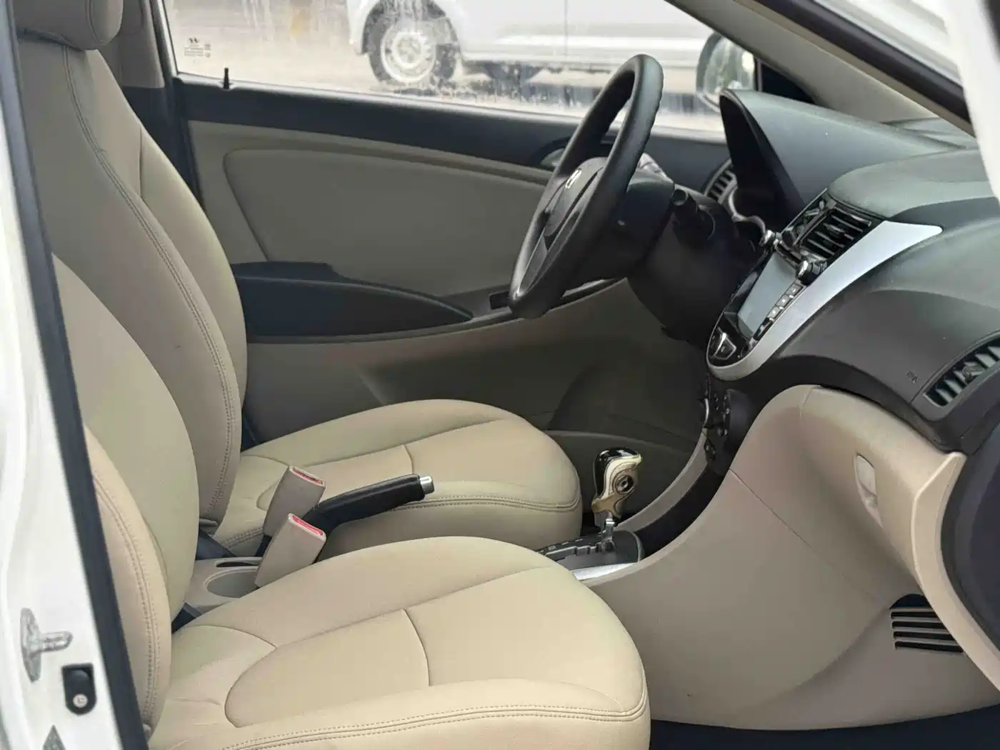 Hyundai Verna 2014 1.4L Automatic Leading GLX фото 15