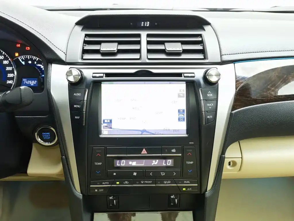 Toyota Camry 2015 2.5G Luxury Navigation Edition фото 12