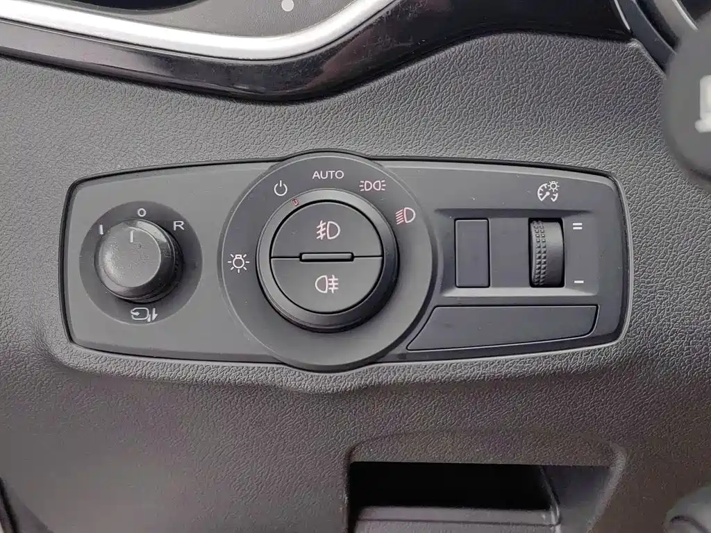 MG Roewe RX5 2015 2015 2.0TGI TST 4WD Flagship Edition
