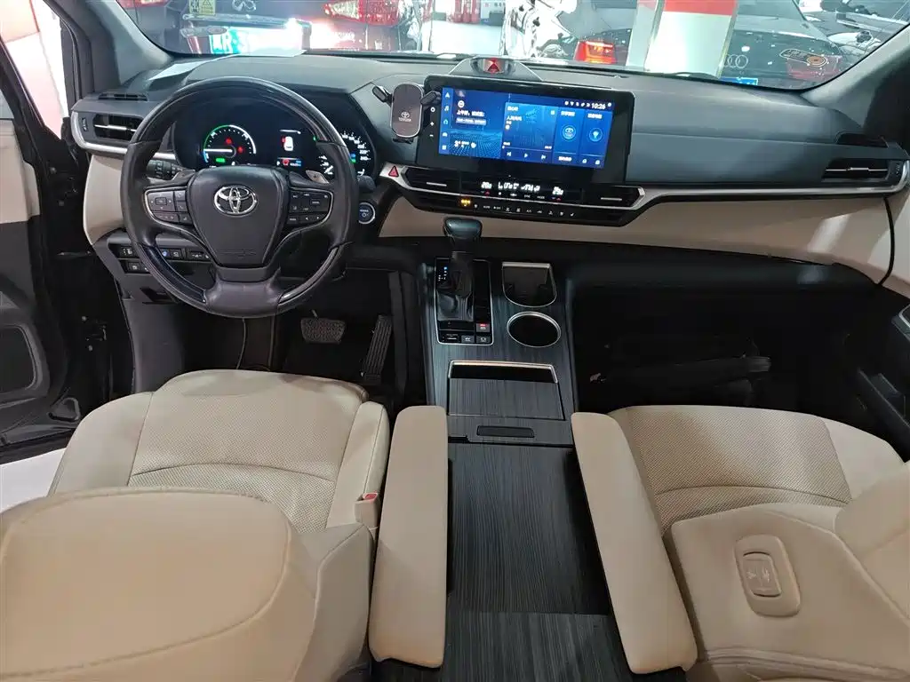 Toyota Granvia 2023 2.5L Hybrid Prestige PLUS Edition фото 10