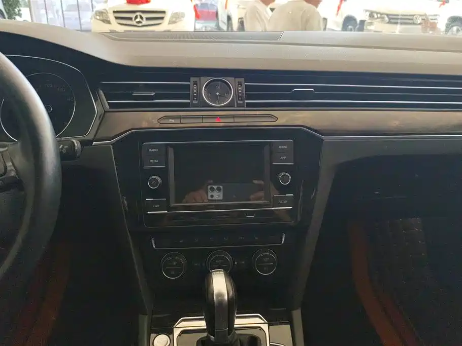 Volkswagen Magotan 2018 Facelift 330TSI DSG Luxury фото 13