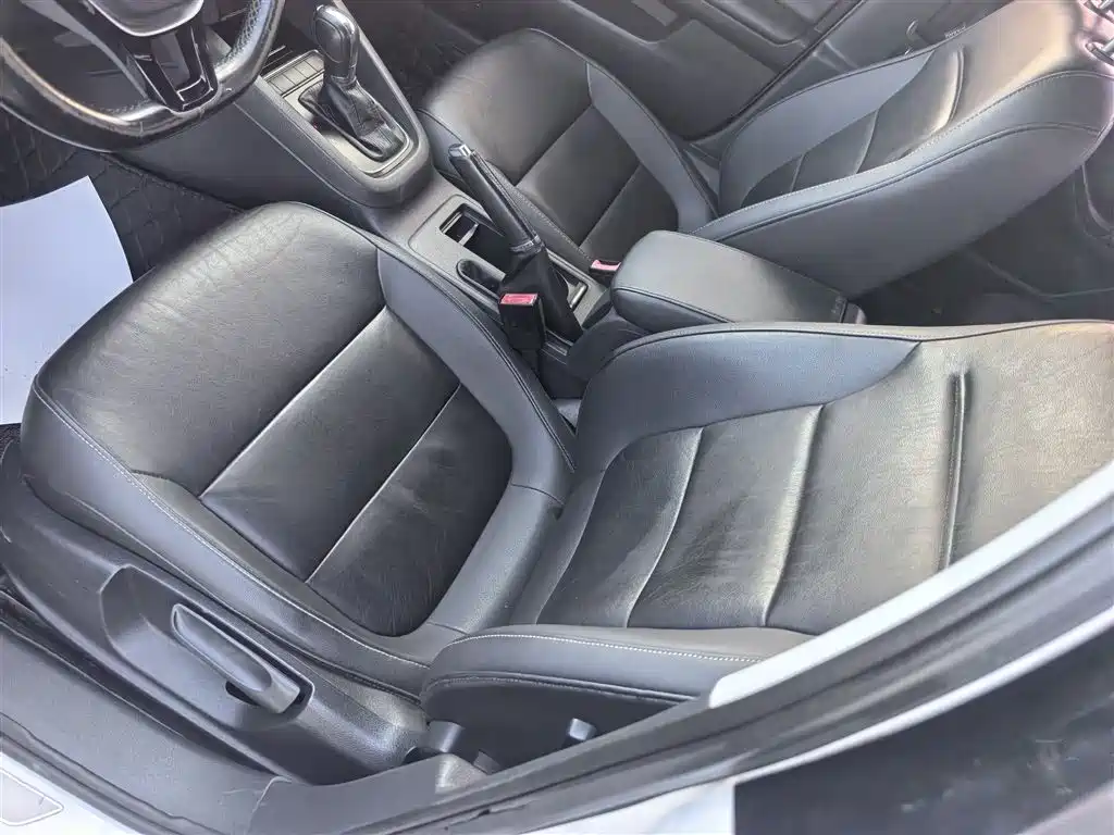 Volkswagen Sagitar 2015 1.6L Automatic Comfort фото 12