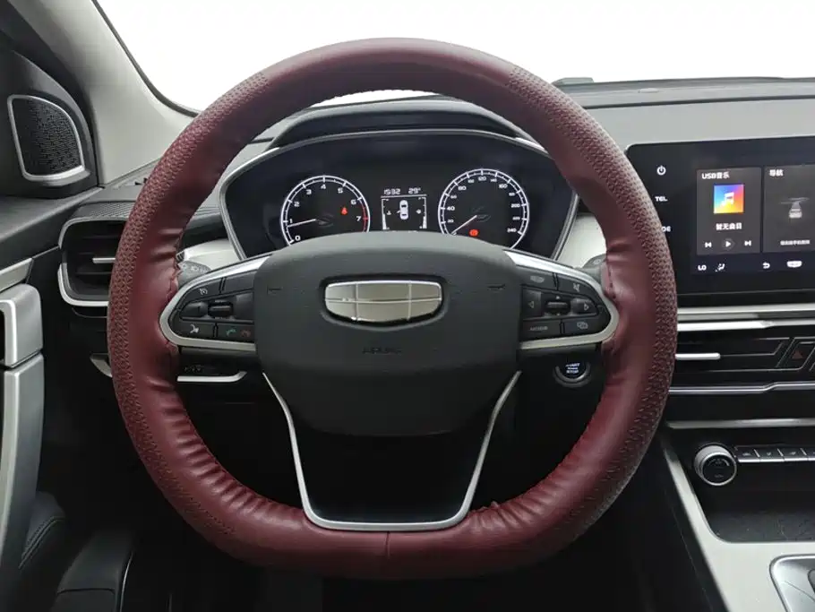Фото 15 - Geely Coolray