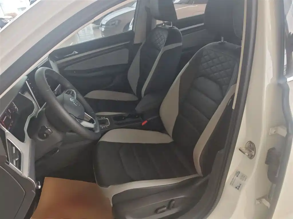 Volkswagen Bora 2023 300TSI DSG Premium Edition фото 15