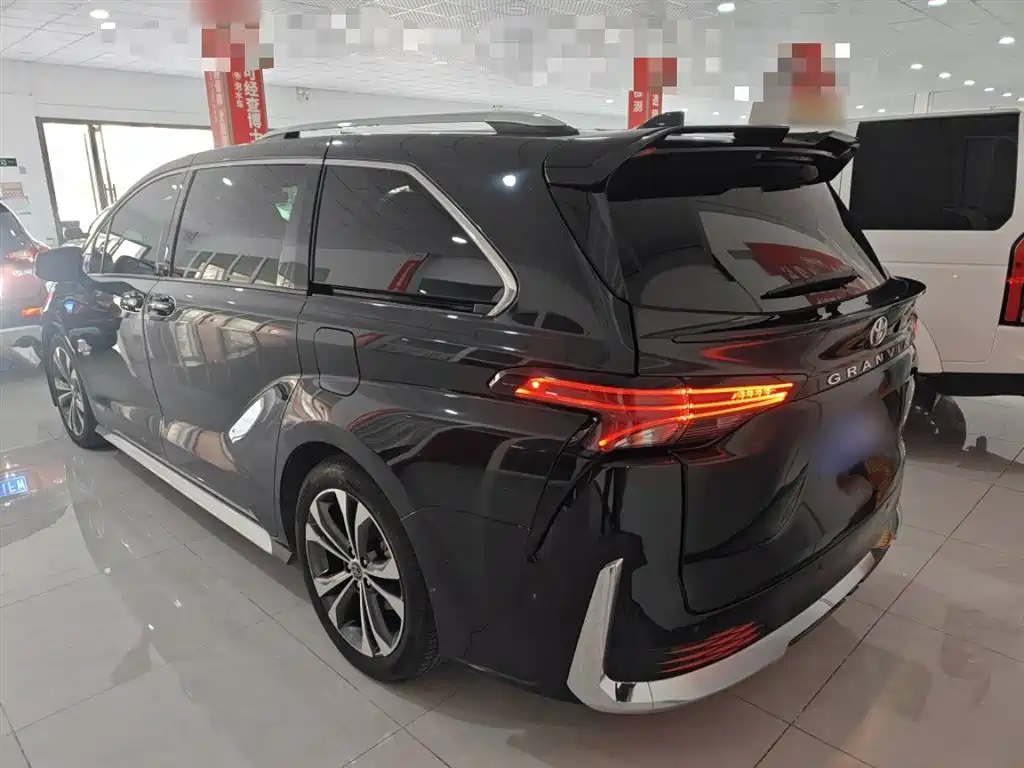 Toyota Granvia 2023 2.5L Hybrid Prestige PLUS Edition фото 5