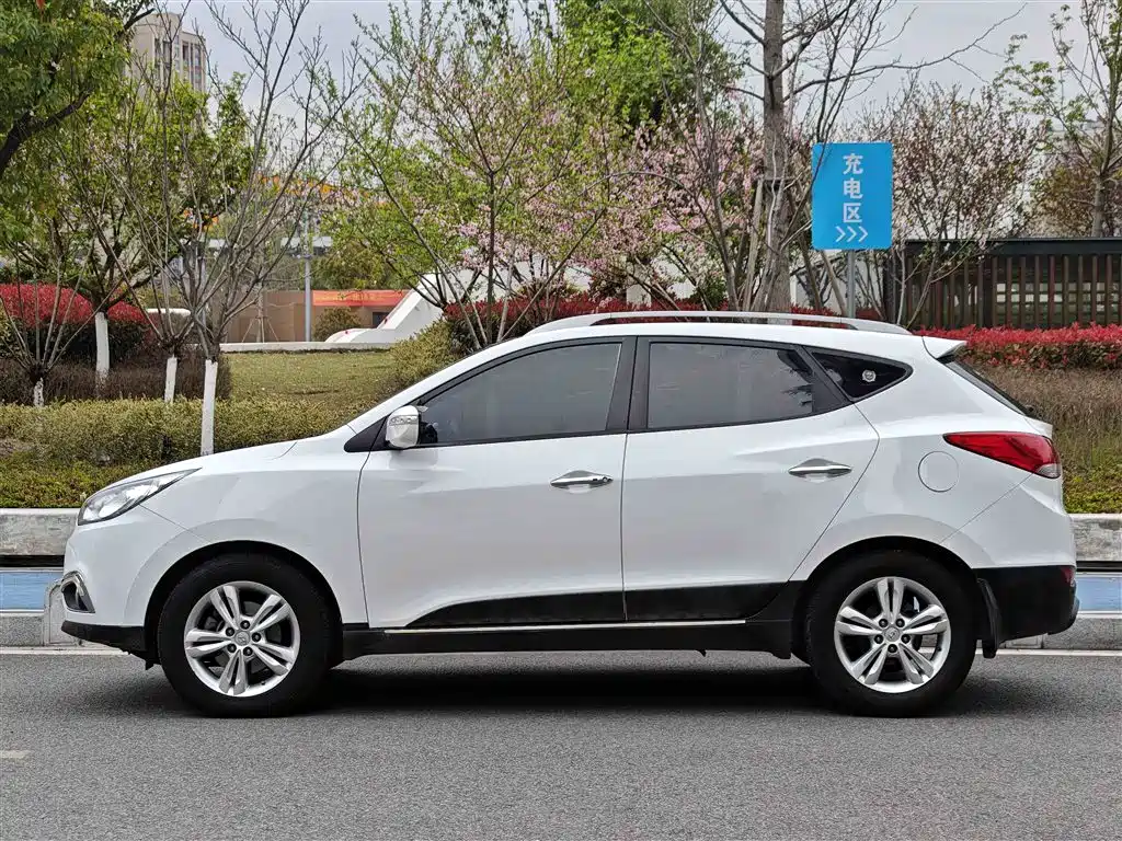 Hyundai Beijing Hyundai ix35 2010 2.4L Automatic 2WD Premium GLS фото 3