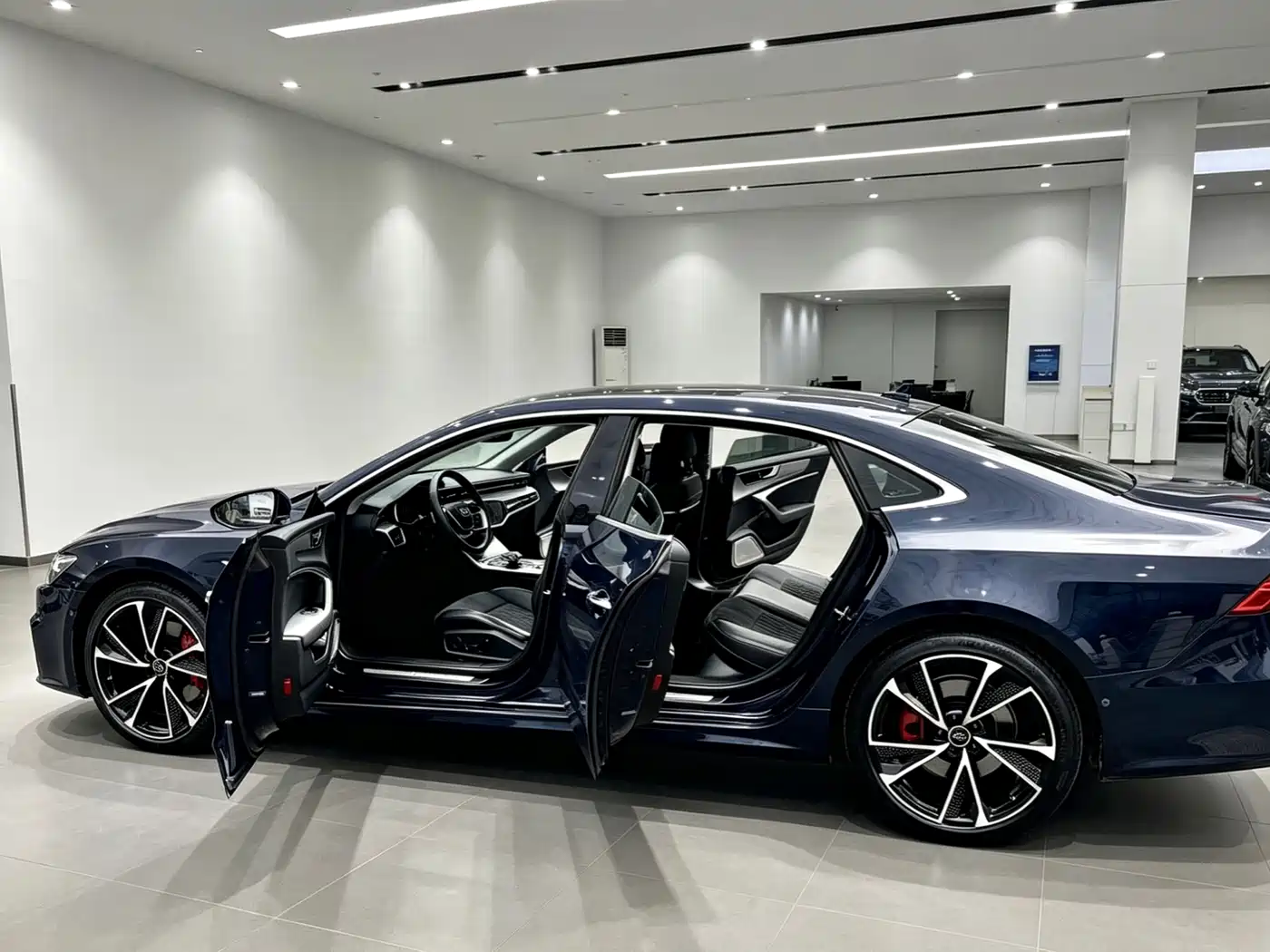 Audi A7L 2024 45TFSI quattro S-line Vision Edition Crystal Package фото 15