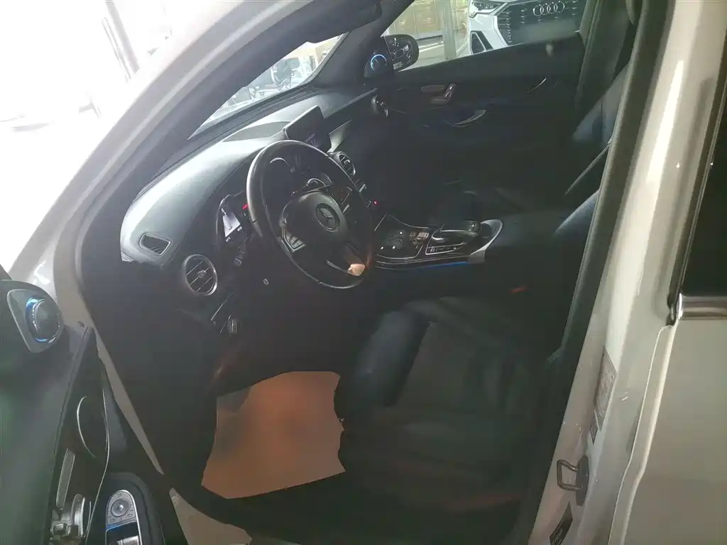 Mercedes-Benz GLC 2018 Facelift GLC 260 4MATIC Dynamic фото 15