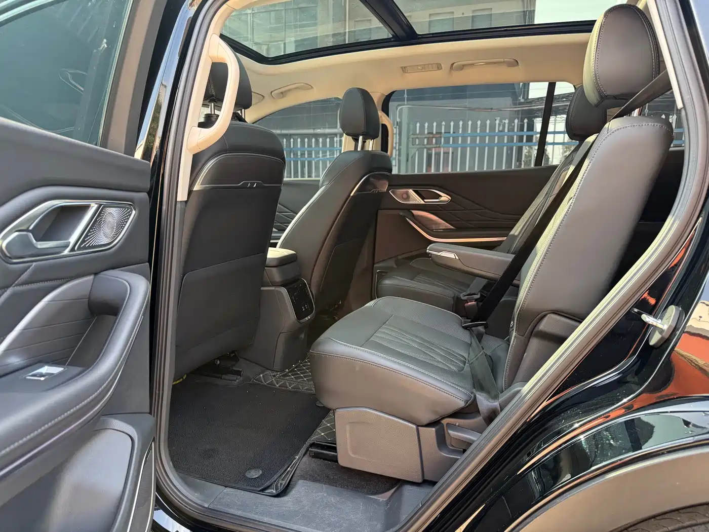 Hongqi HS7 PHEV 2024 2.0T PHEV 4WD Flagship Edition 6-seater фото 14