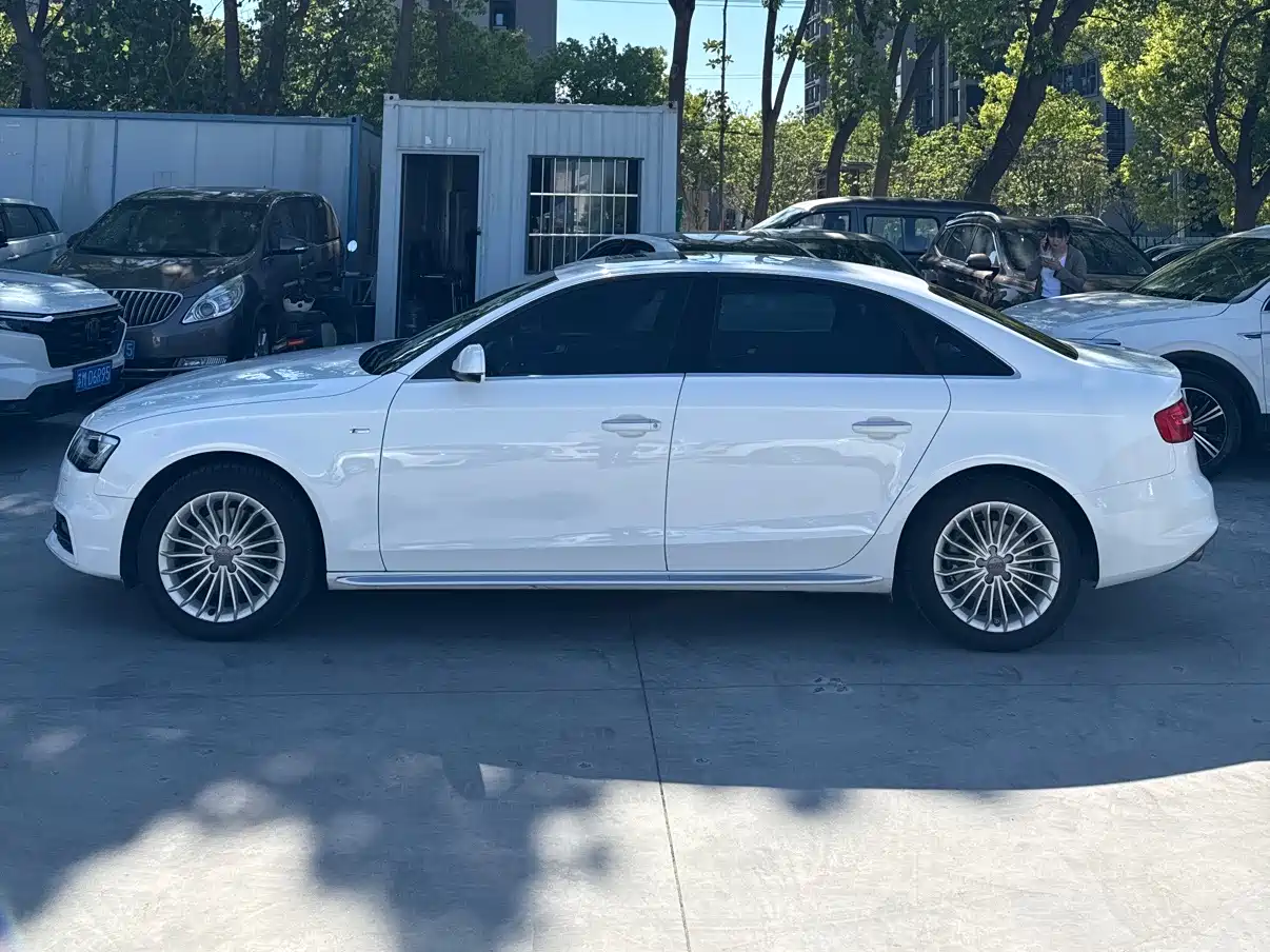 Audi A4L 2016 35 TFSI Collector's Edition S line Comfort фото 3