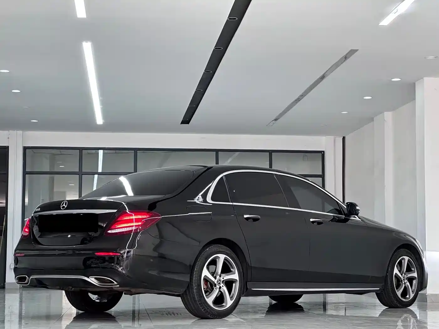 Mercedes-Benz E-Class 2017 E 300 L Sport Luxury фото 2