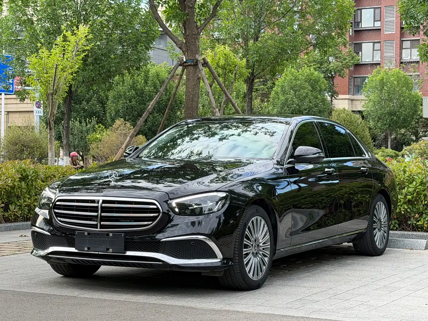 Mercedes-Benz E-Class 2022 Second Facelift E 300 L Luxury фото 3
