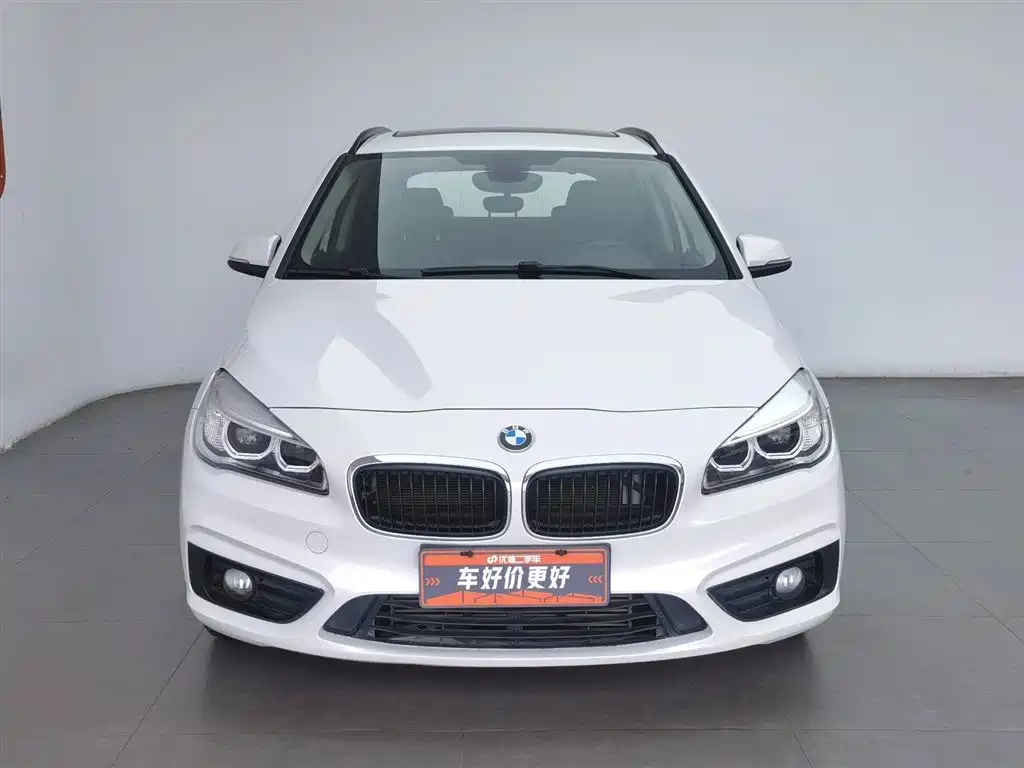 BMW 2 Series Touring 2016 218i Leading фото 3
