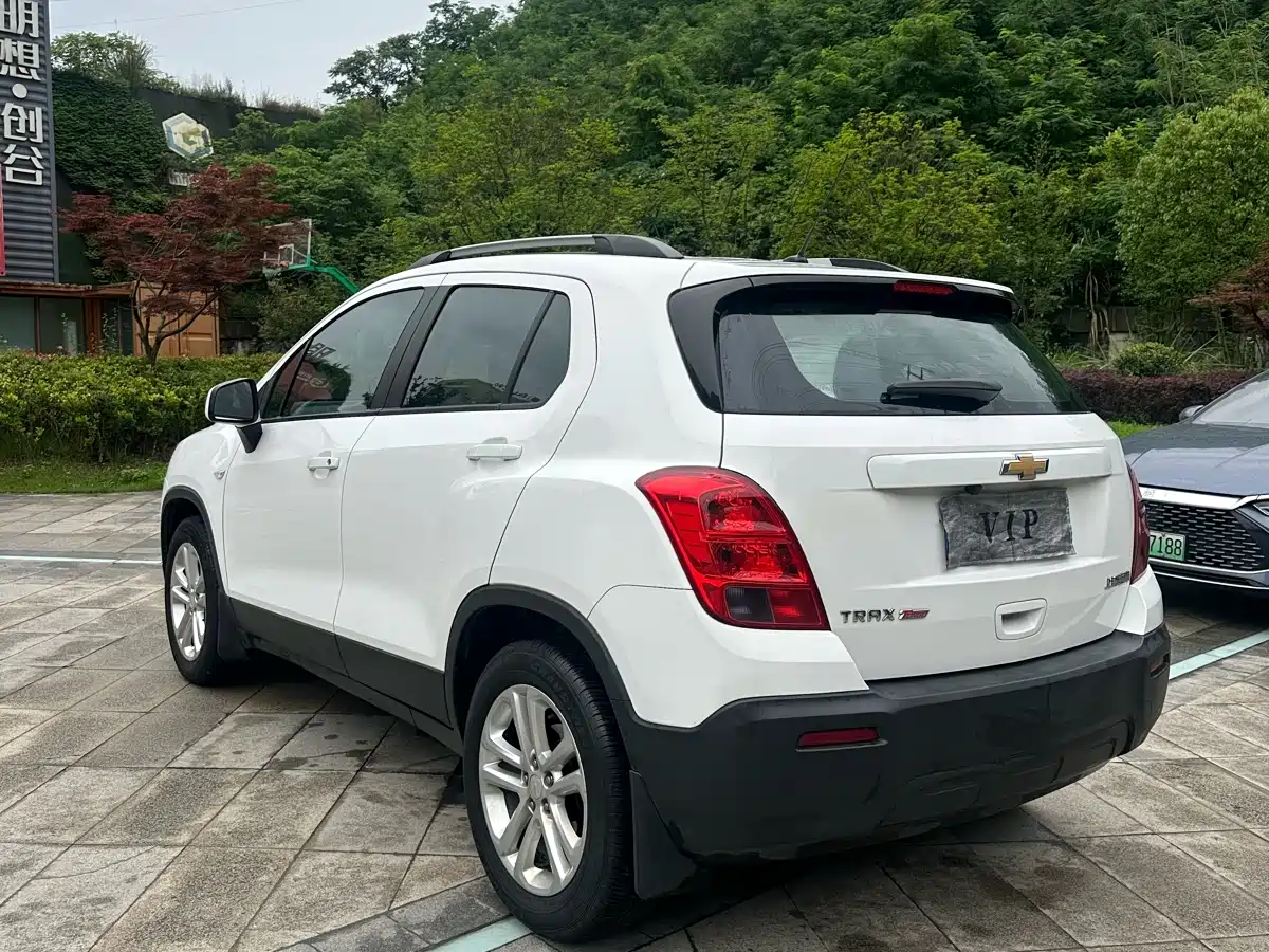 Chevrolet Trax 2016 1.4T Automatic 2WD Comfort Sunroof Edition фото 6
