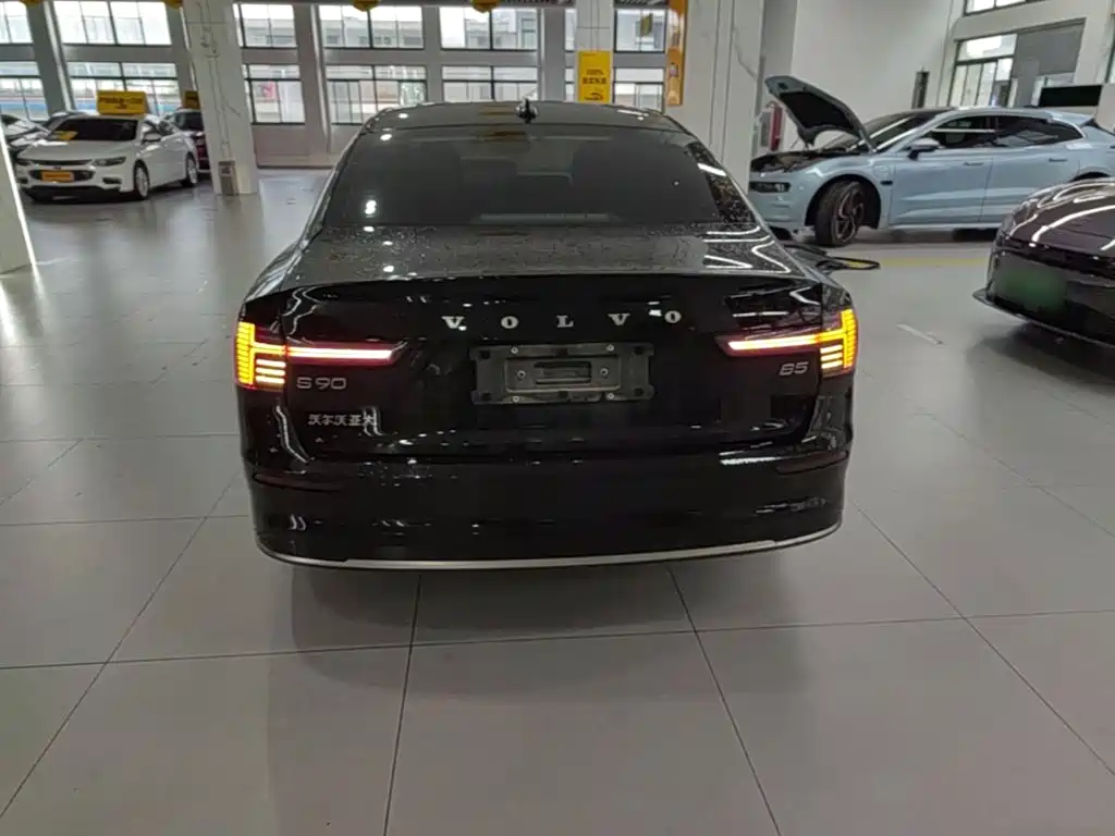 Photo 6 - Volvo S90