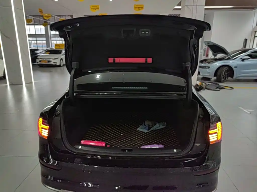 Photo 19 - Volvo S90