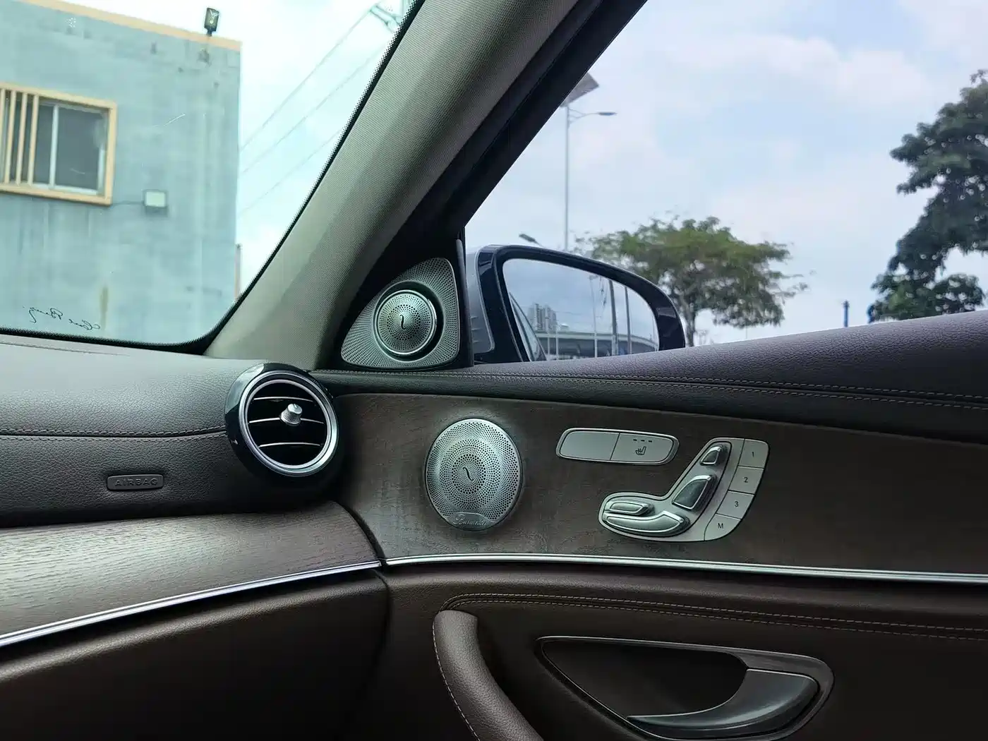 Mercedes-Benz E-Class 2017 Model E 320 L 4MATIC фото 8