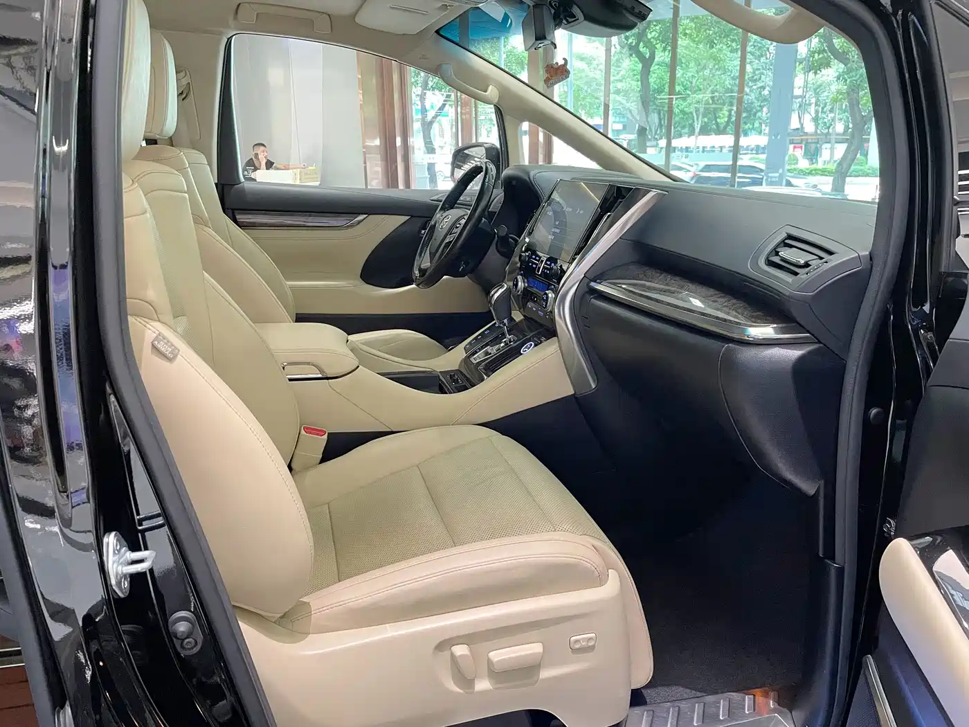Toyota Alphard 2020 Hybrid 2.5L Premium Edition фото 13