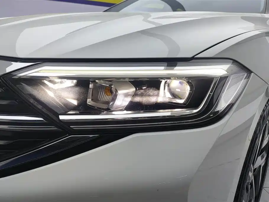 Volkswagen Sagitar 2024 300TSI DSG Flying Edition фото 5