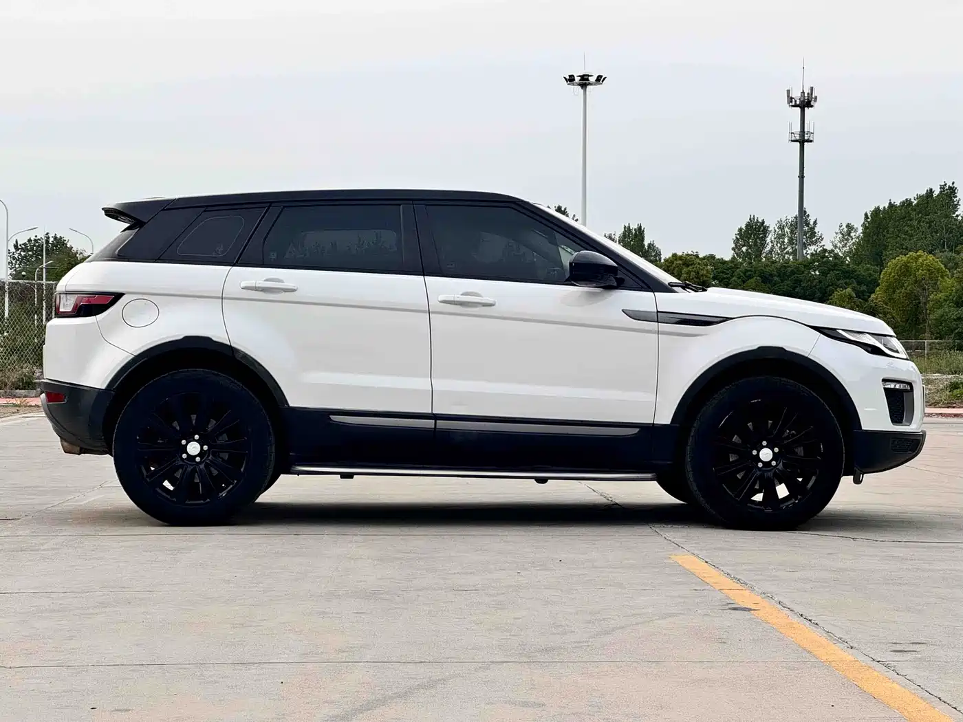 Land Rover Range Rover Evoque 2017 2.0T SE Smart Shine Edition фото 5