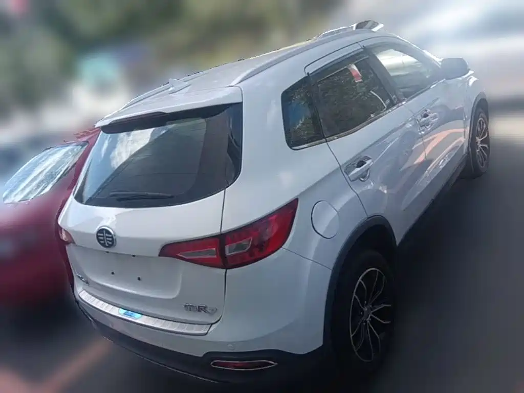 FAW Senya R7 2017 2016 1.6L Manual Luxury