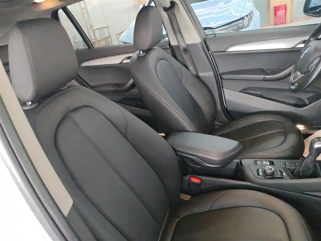 BMW X1 2016 sDrive18Li Premium Model фото 25