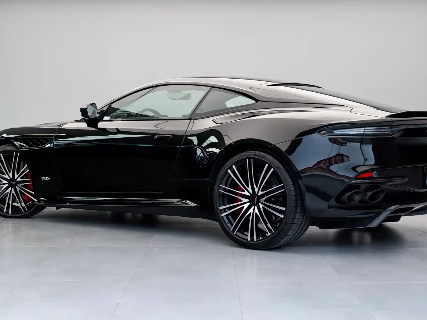 Aston Martin DBS 2022 DBS Superleggera V12 Coupe фото 16