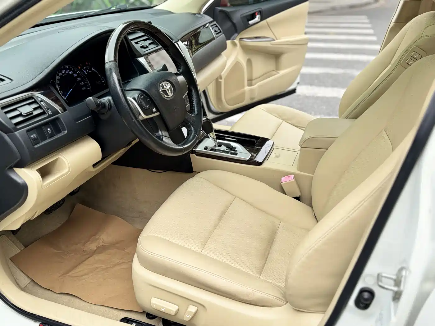 Toyota Camry 2015 2.0G Leading Edition фото 8
