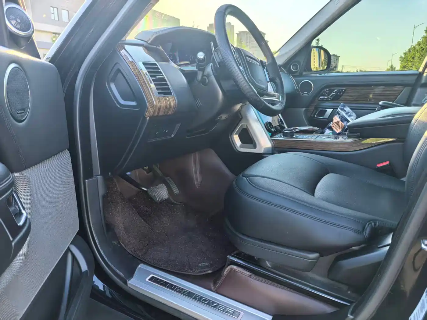 Land Rover Range Rover 2018 3.0 SC V6 Vogue SE Genesis Extended Edition фото 4