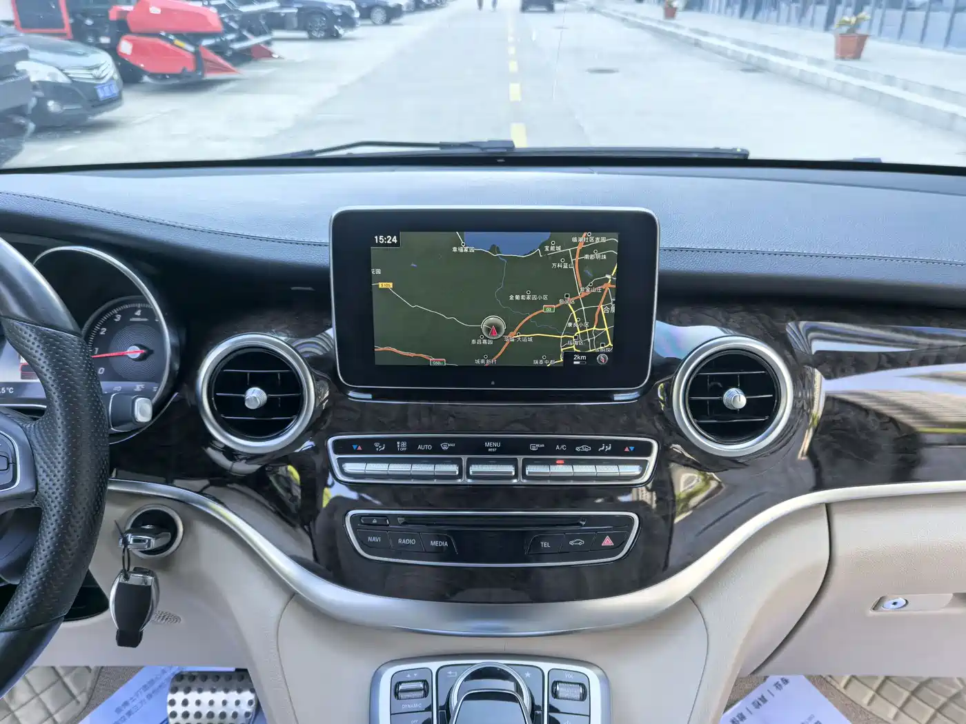 Mercedes-Benz V-Class 2017 Model V 260 L Premium Extended Edition фото 24