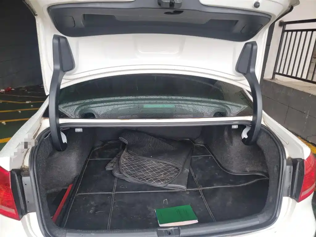Volkswagen Passat 2014 1.8TSI DSG Executive Edition фото 10