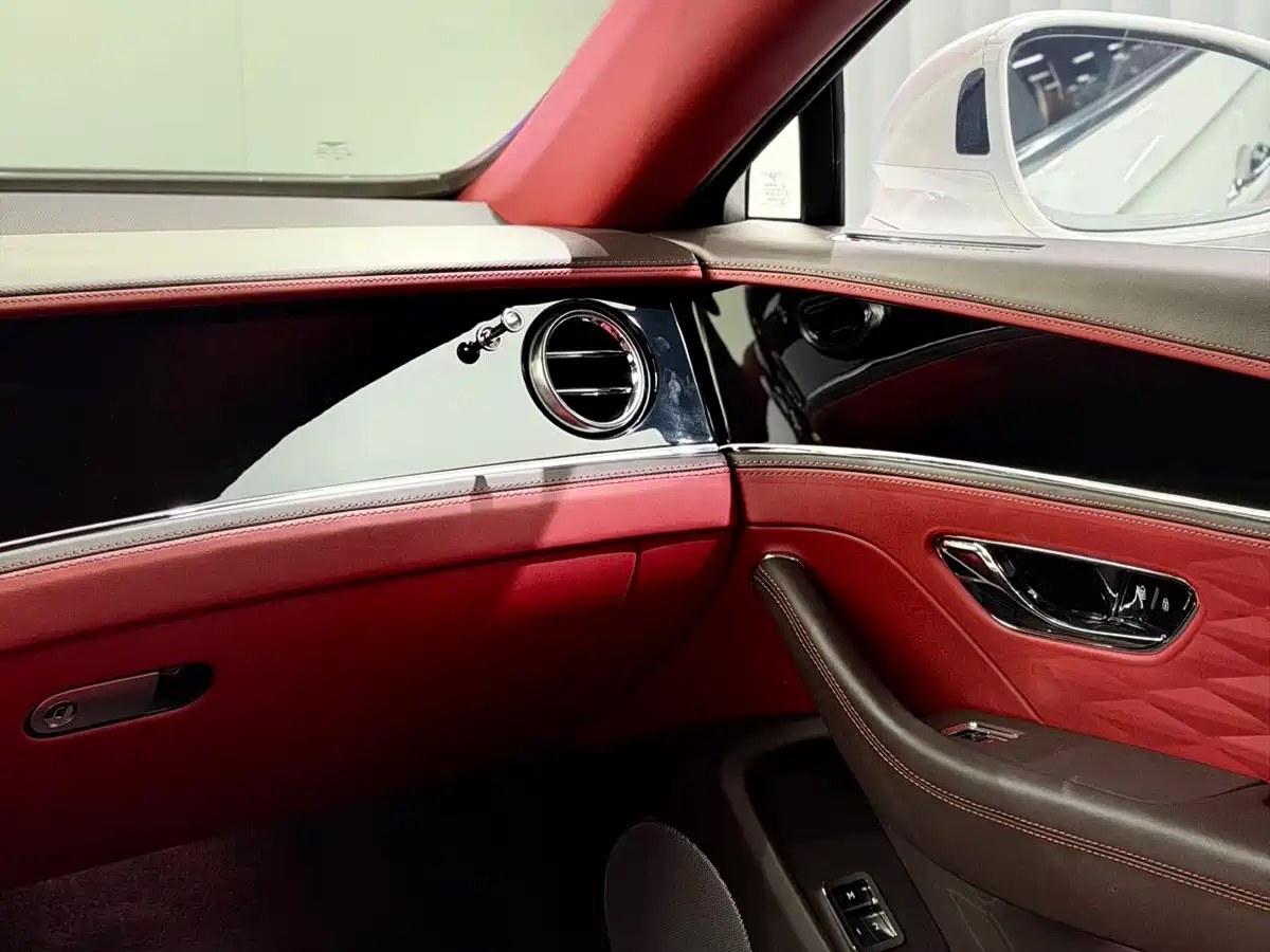 Bentley Flying Spur Plug-in Hybrid 2022 2.9T V6 Hybrid фото 9
