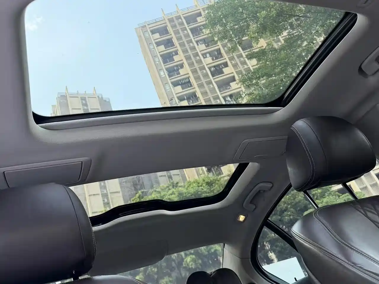 BMW 5 Series New Energy 2019 530Le Luxury Package фото 9