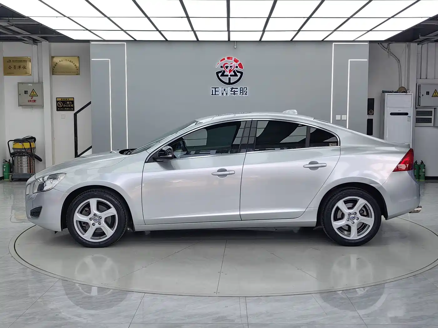 Volvo S60 (Import) 2013 2013 Model T5 Comfort Edition
